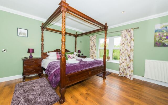 Maple Cottage With Hot Tub Near Cupar, Fife