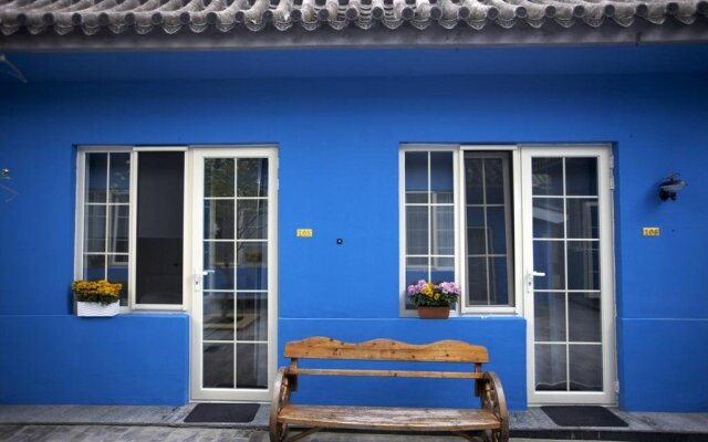 Chinese Box Courtyard Hostel