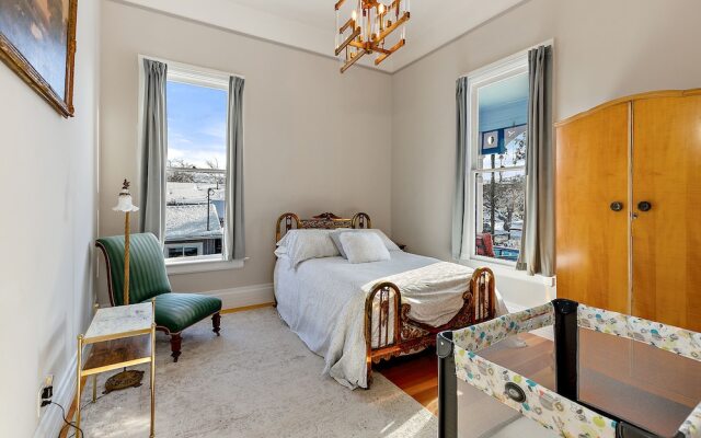 Barclay Klum House by WanderLodges