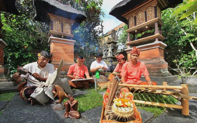 Mawa House by Pramana Villas