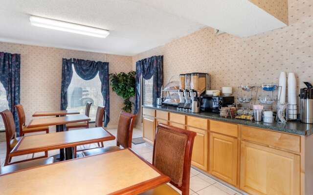 Econo Lodge Pearl
