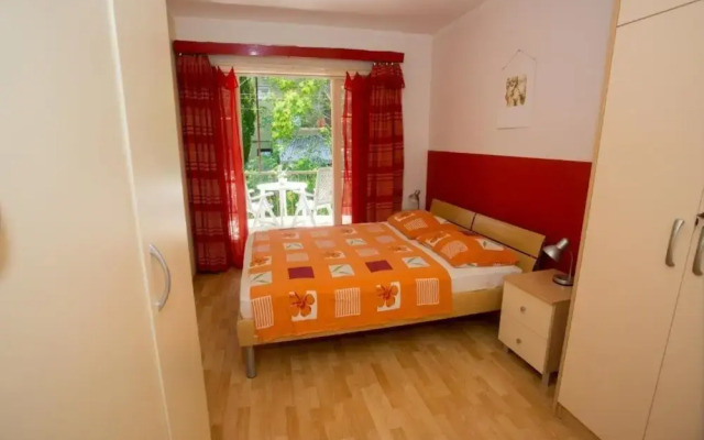 Sunny Apartment with private parking