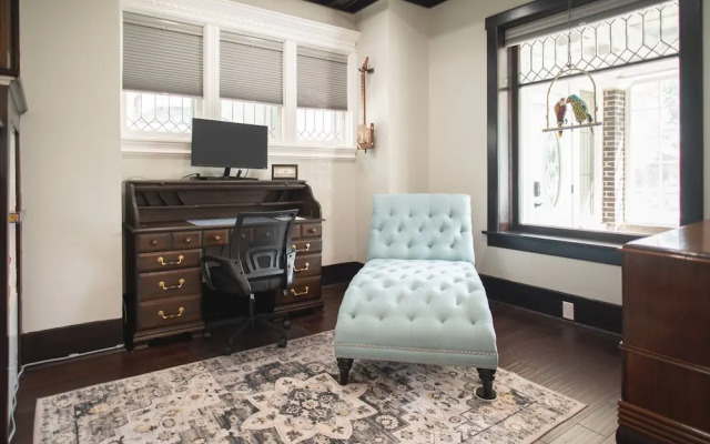 4 BDR Lake Geneva Estate Across From Beach!