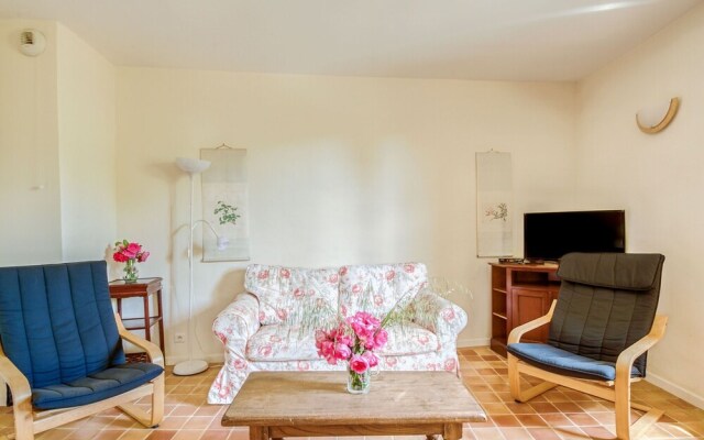 Secluded Holiday Home in Rustrel With Swimming Pool