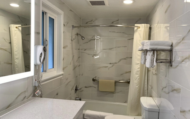 Aura Inn Monterey