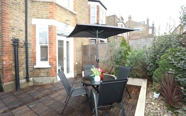 Huge 3 Bed Garden Flat