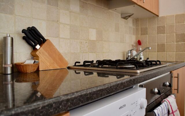 1 Bedroom Townhouse Apartment in Notting Hill