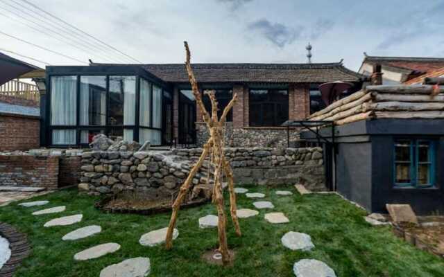 Yi Jing. Escape Split House