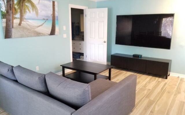 206 B New 1 Bedroom Home by RedAwning