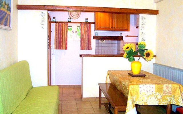House With one Bedroom in Cavaillon, With Pool Access, Enclosed Garden