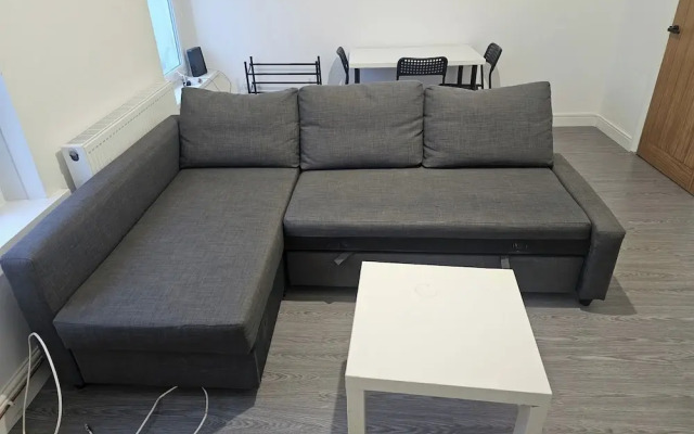 Cardiff City Apartment - Modern & Cozy