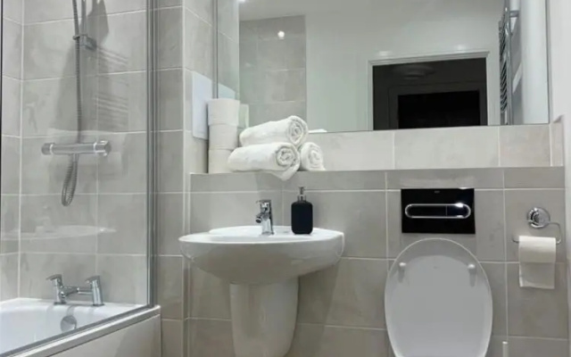 1 Bed Flat- Direct Links to Central London