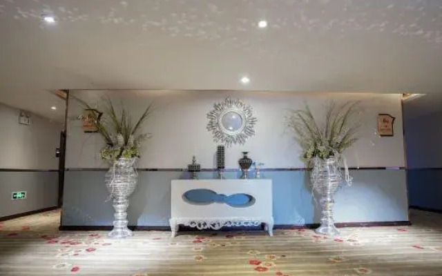 Borui Business Hotel