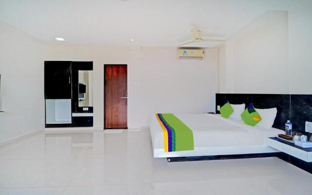 Treebo Kuber Palace With a Swimming Pool