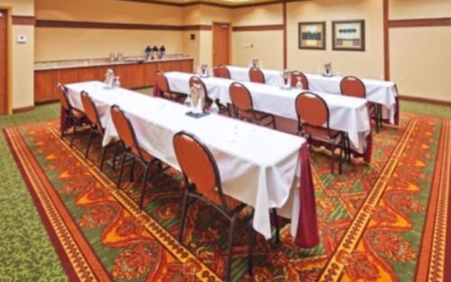 The Q Hotel And Suites