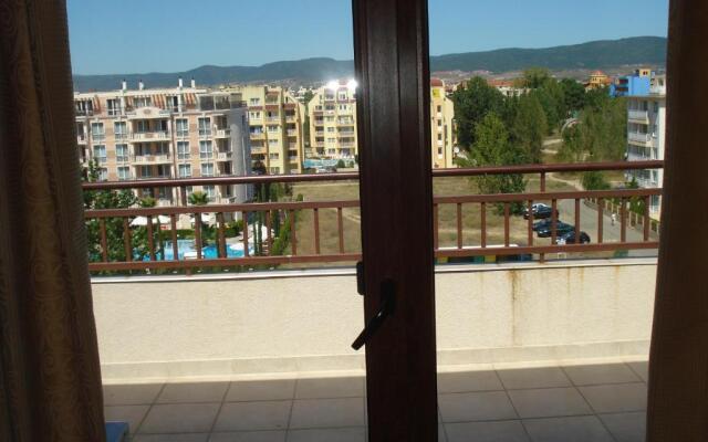 Summer Breeze Apartments