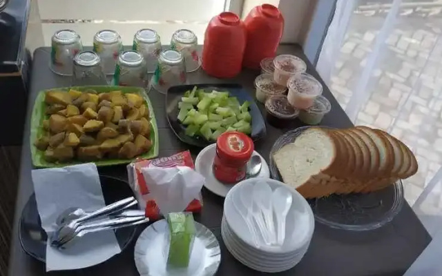 Khayyira Guest House Syariah & Resto