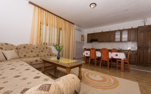 Apartment Ljube