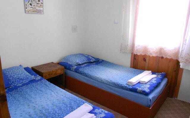 Valleypark Hotel - Hostel