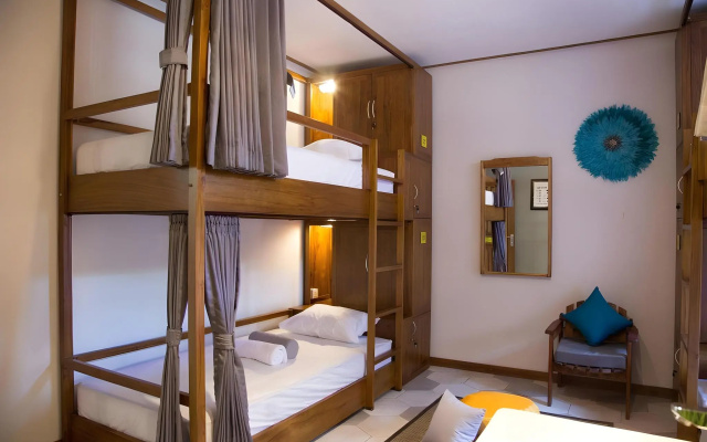 Interconnection Hostel – Guest Rooms – Kuta