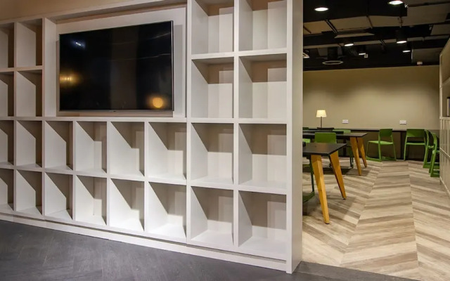 Modern Studios - READING