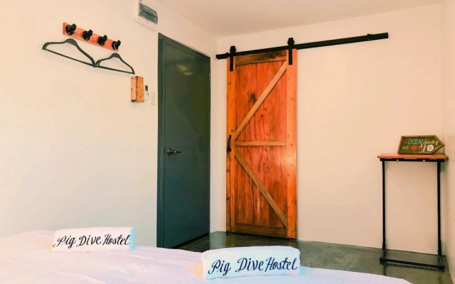 Pig Dive Hostel