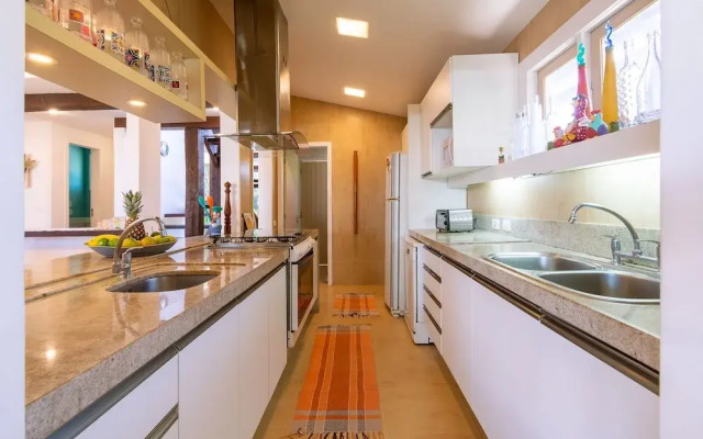 Excelente casa com piscina Armação