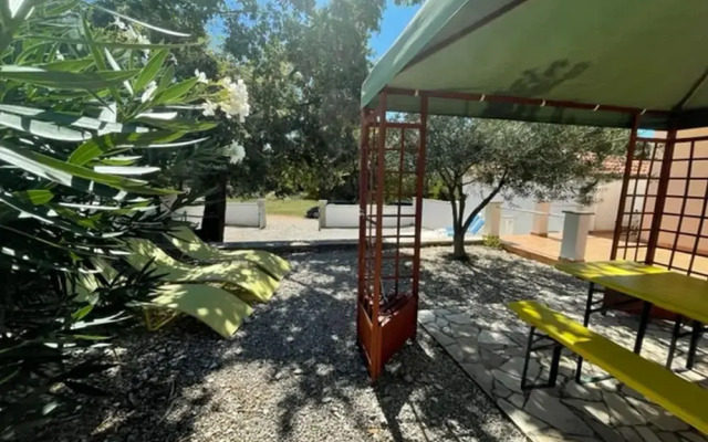 Appealing Apartment With Garden