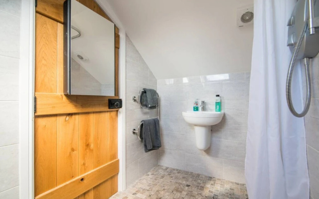 Super Spacious Barn Conversion With Free Wifi, Netflix Fireplace