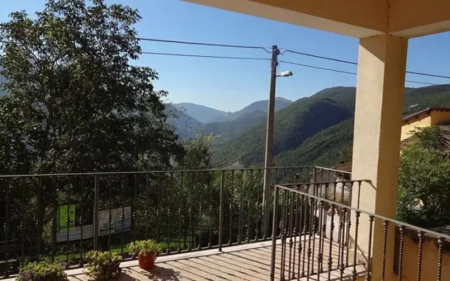 Country Terrace