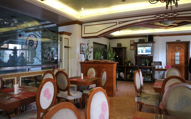 Golden Pine Hotel