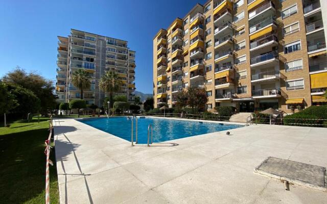 Modern 1 Bedroom Seaside Apartment with Pool