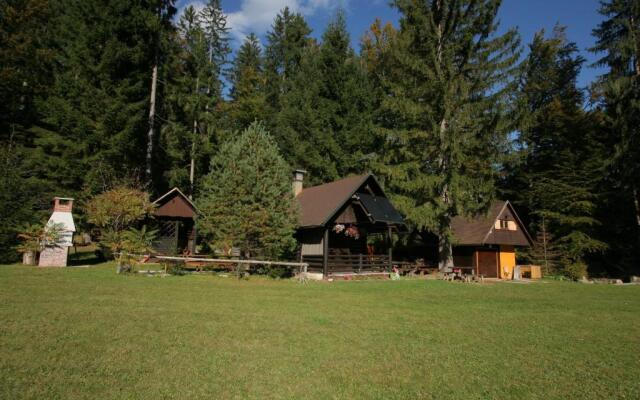 Fikfak Cottage