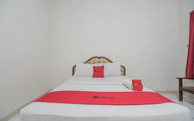 RedDoorz near Alun Alun Subang