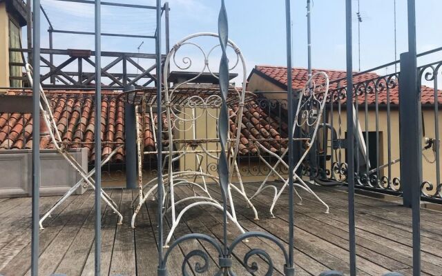 Modern Apartment with Terrace