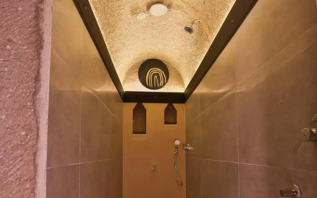 Eka Cave Maison