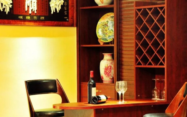 Harmonious Dunpu Hotel