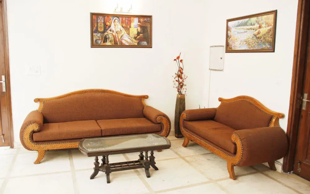 OYO Rooms Noida City Centre 208