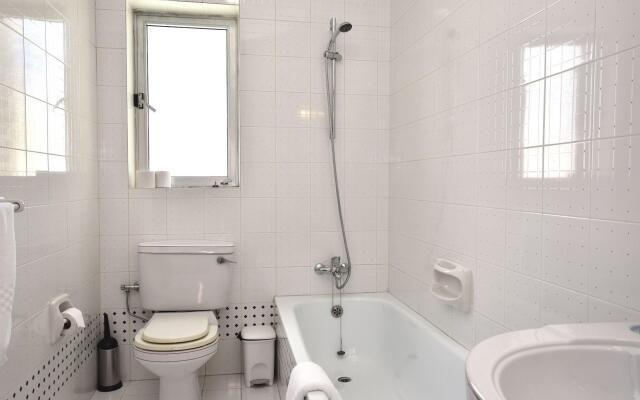 2 Bedroom, Bright & Central Top Floor Apartment - 5