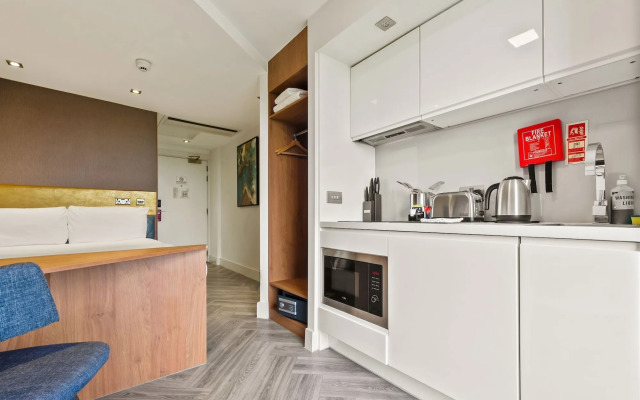 Roomzzz London Stratford
