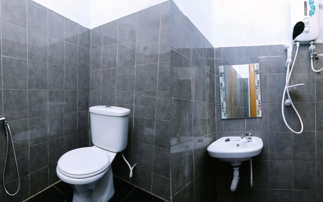 OYO 717 MR J Hotel Wakaf Che Yeh 2