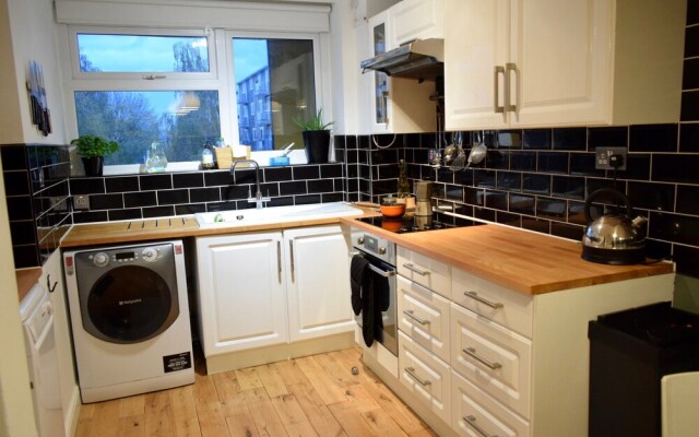 Peaceful 2 Bedroom Flat in West Kensington