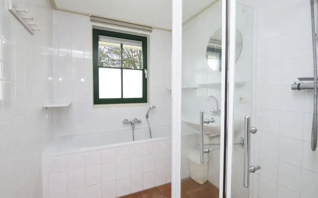 Cozy Holiday Home with Dishwasher near Meppel
