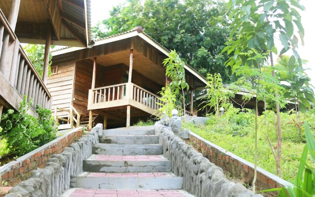 Golden Bungalow (former Hillside Bungalow )