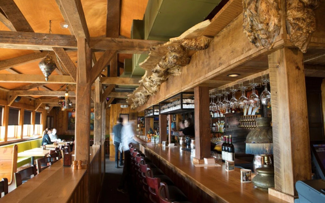 McMenamins Kalama Harbor Lodge
