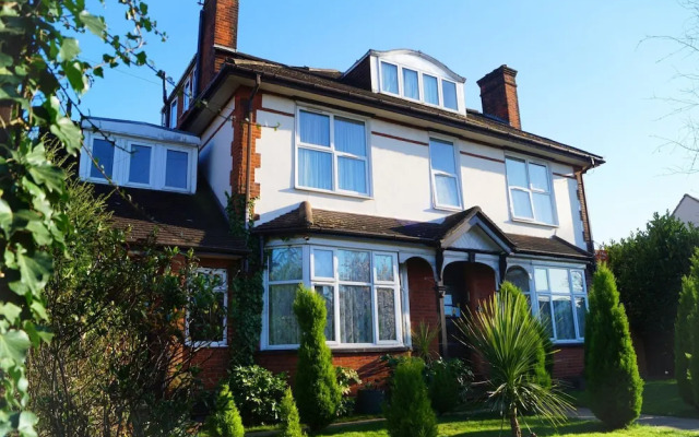 Ricky Road Guest House - Budget