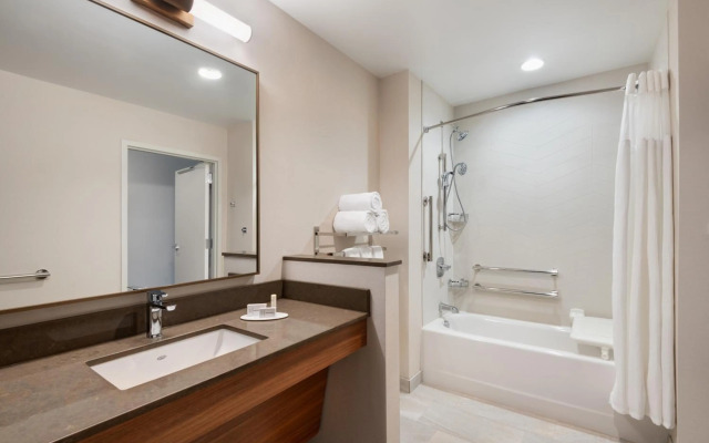 Fairfield Inn & Suites by Marriott Lexington East/I-75