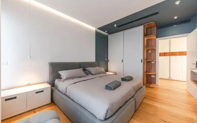 Villa Serenity Luxury Lakeside Manor