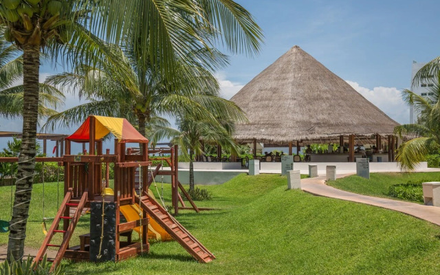 ARENA Stunning 2 BDR Beachfront- Designer Vibes