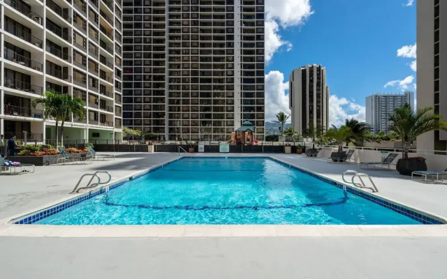 Deluxe Ocean and City View Waikiki Banyan Condo, Free Parking & Wi-Fi by Koko Resort Vacation Rentals